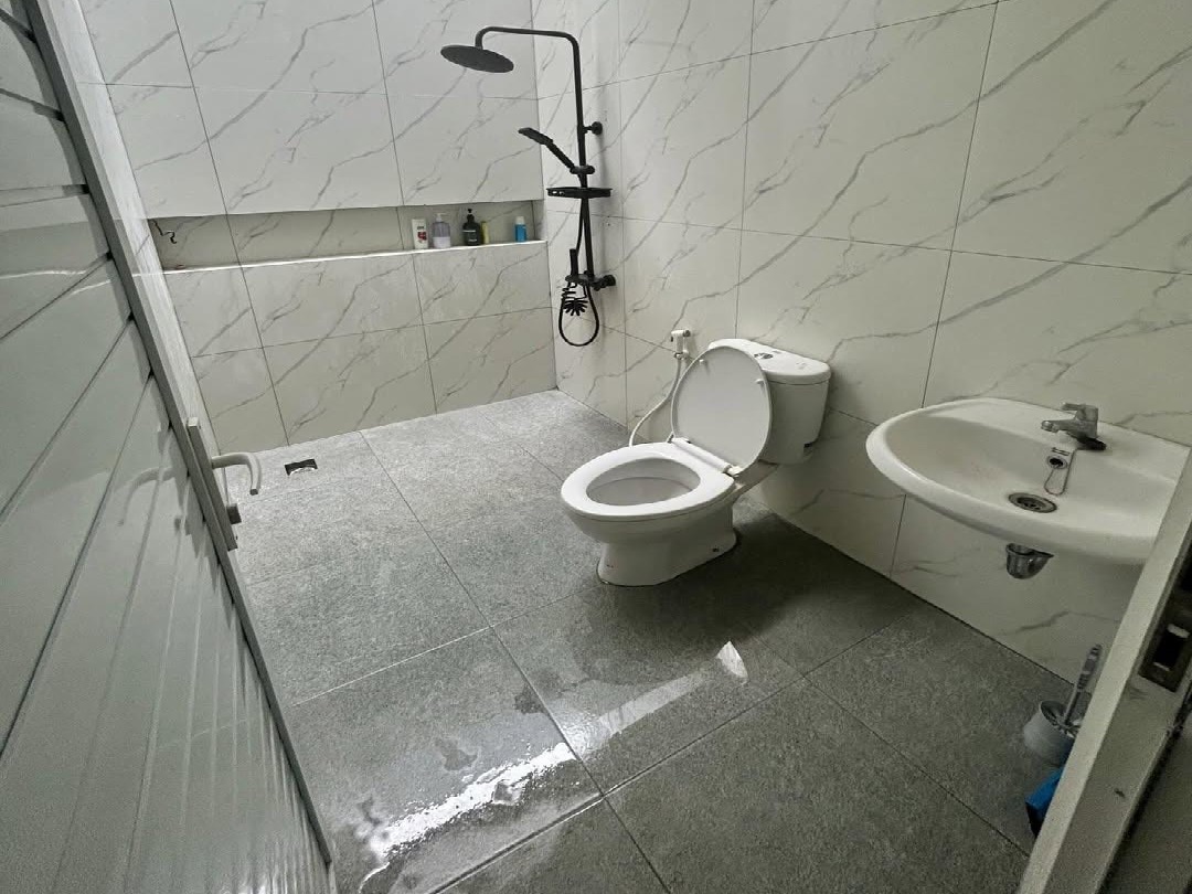 Biaya Renovasi Kamar Mandi Ciracas Jakarta Timur 2026 Bedah RAB + Anti Bocor